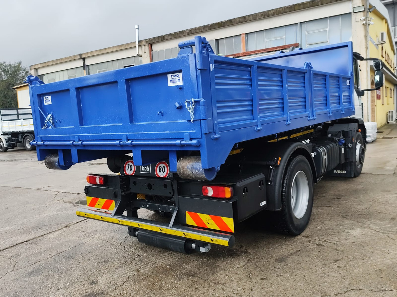 Camión multibasculante IVECO EUROCARGO 180-250