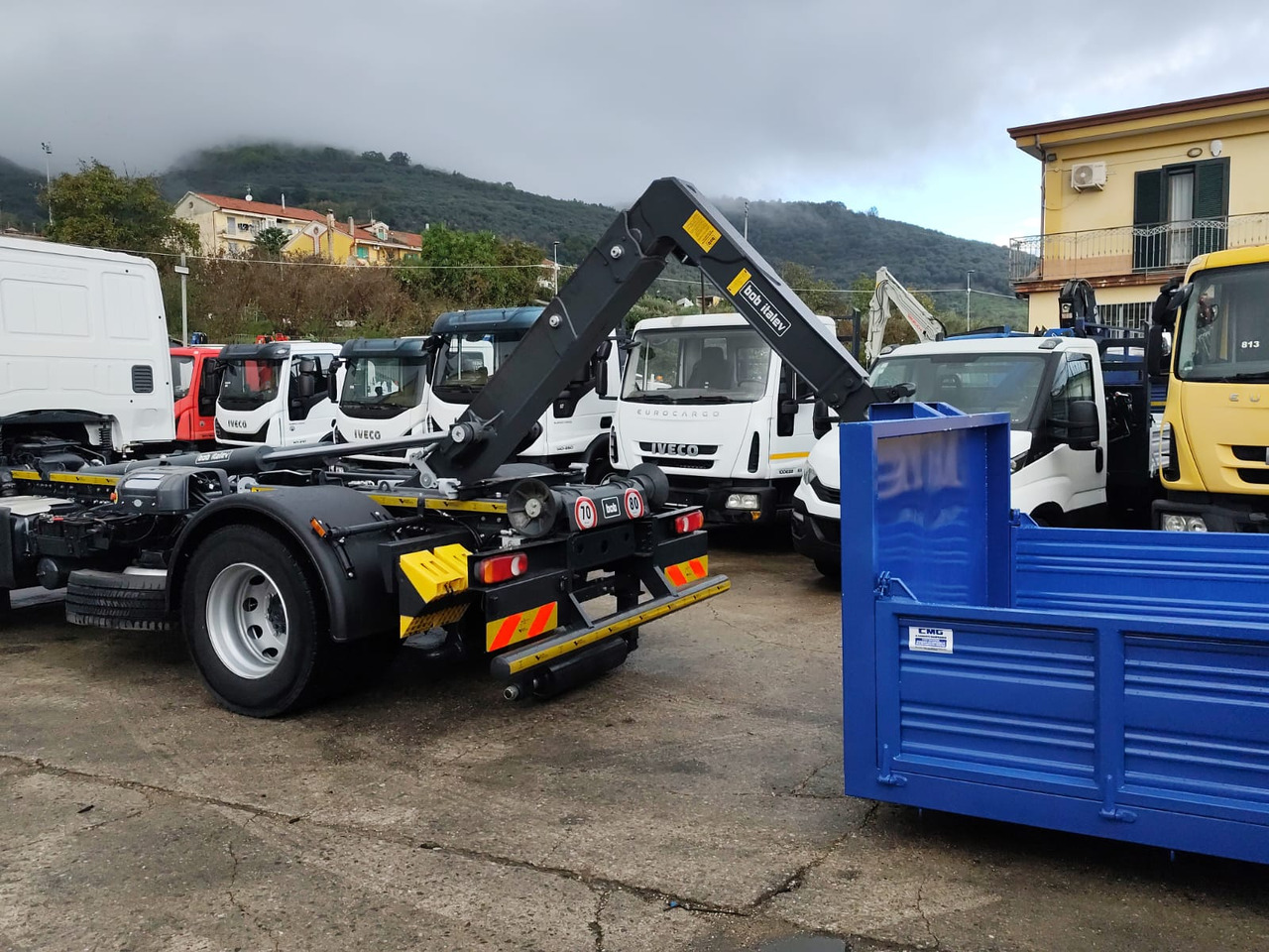 Camión multibasculante IVECO EUROCARGO 180-250