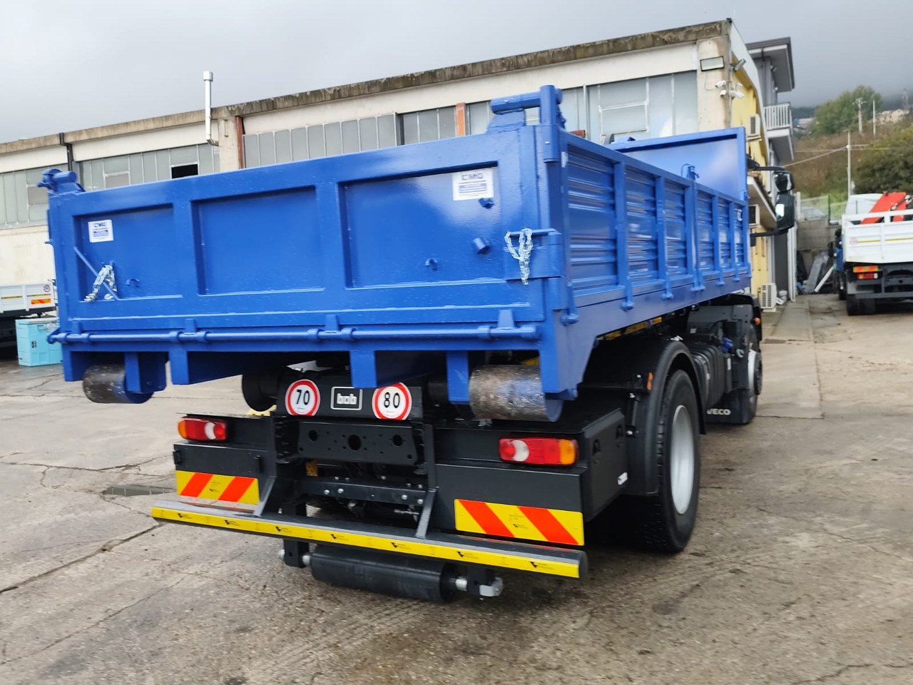 Camión multibasculante IVECO EUROCARGO 180-250