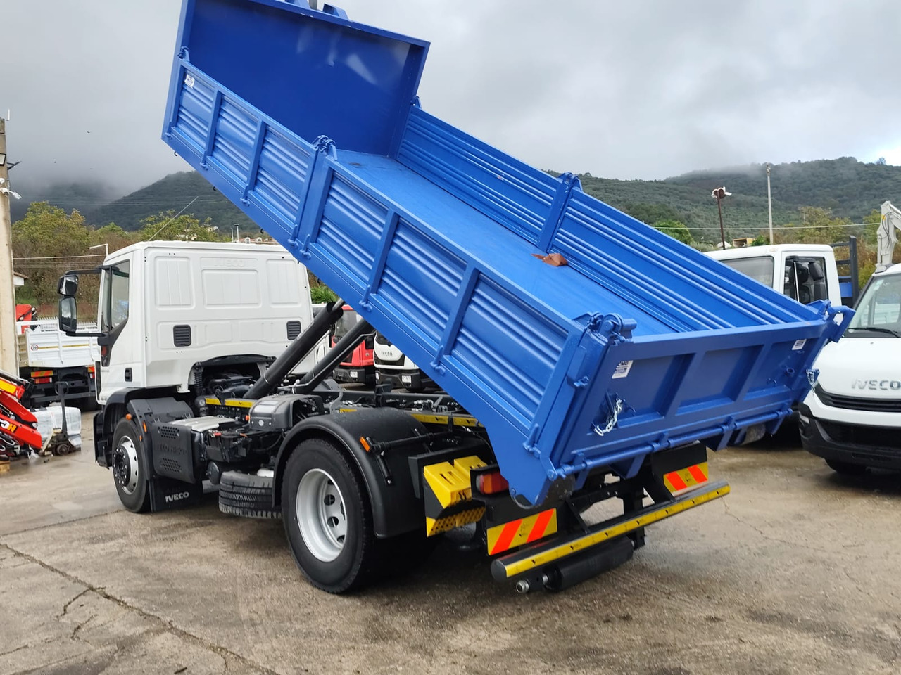 Camión multibasculante IVECO EUROCARGO 180-250