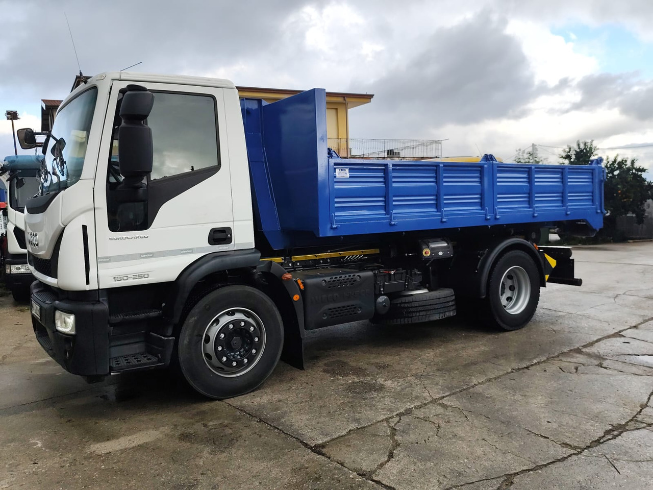 Camión multibasculante IVECO EUROCARGO 180-250