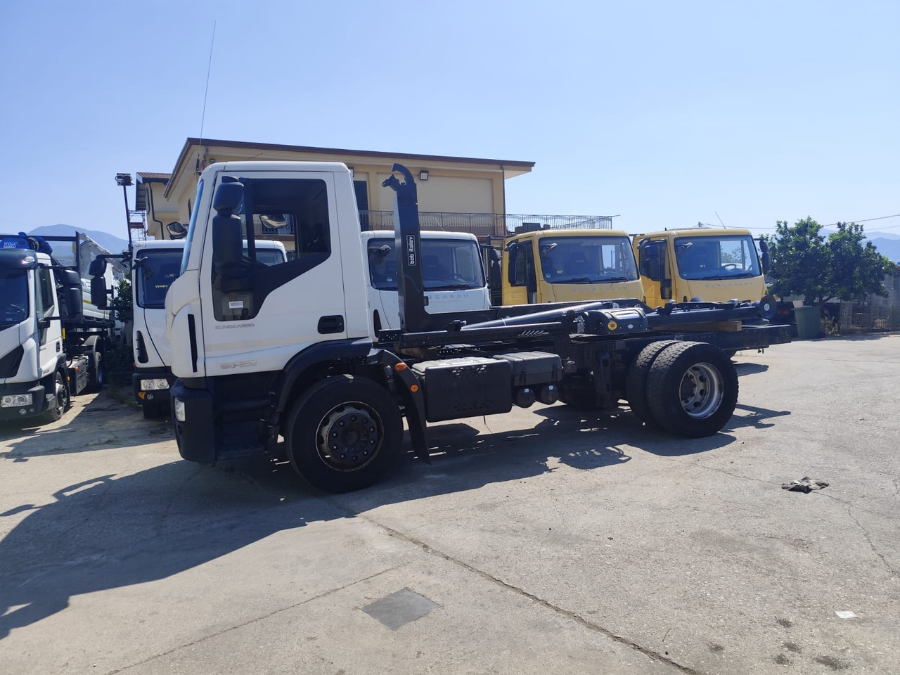 Camión multibasculante IVECO EUROCARGO 180-250