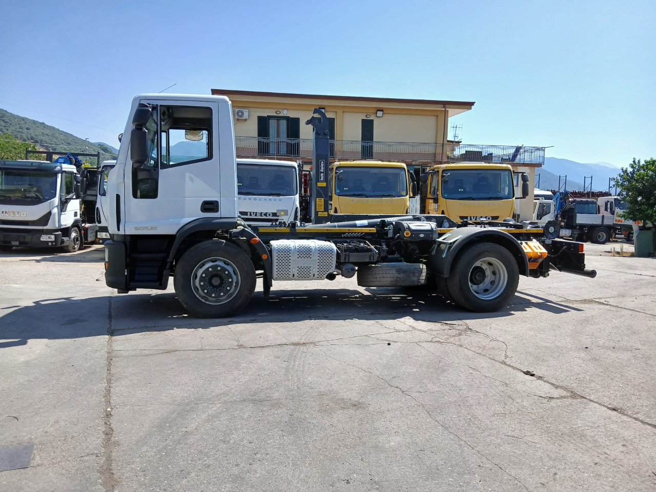 Camión multibasculante IVECO EUROCARGO 190EL25