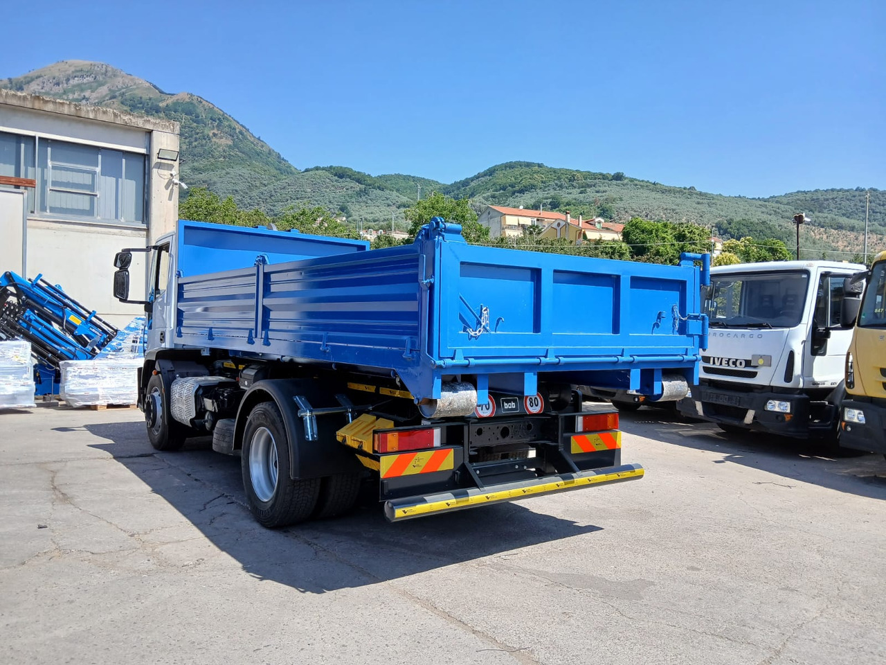 Camión multibasculante IVECO EUROCARGO 190EL25