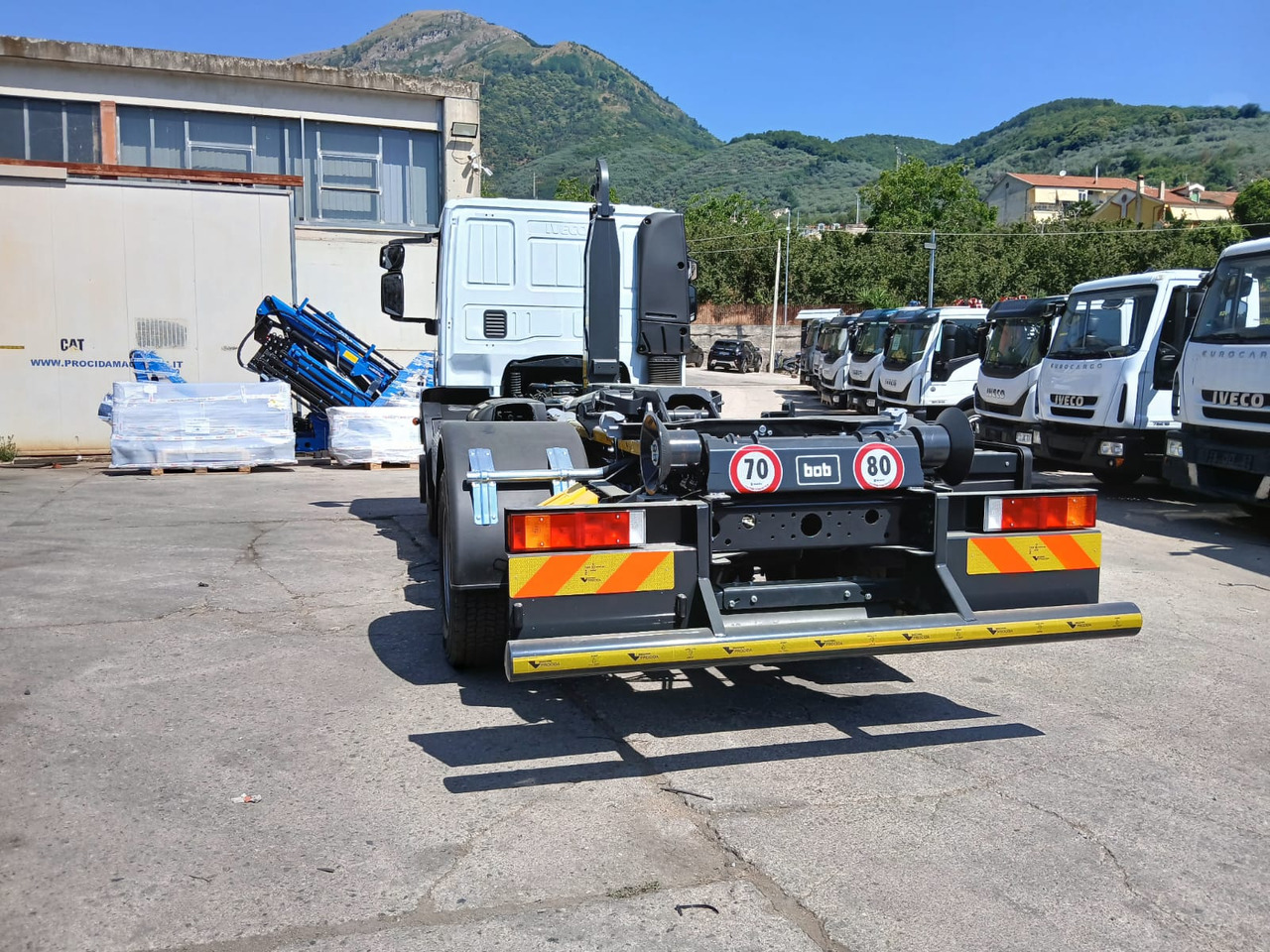 Camión multibasculante IVECO EUROCARGO 190EL25