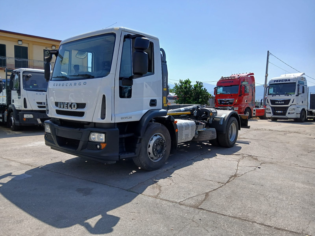 Camión multibasculante IVECO EUROCARGO 190EL25