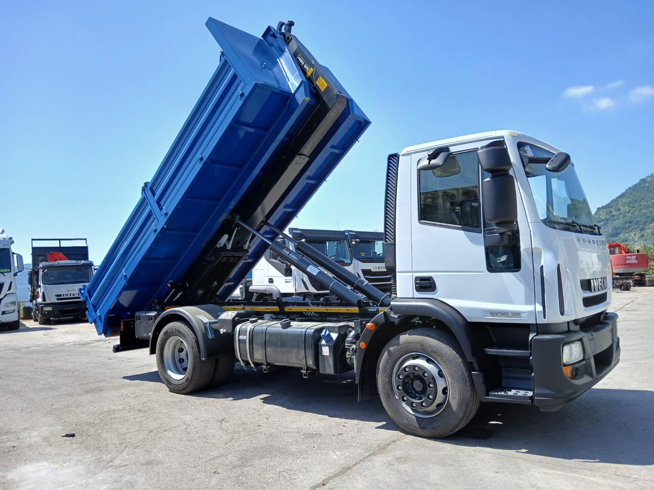 Camión multibasculante IVECO EUROCARGO 190EL25