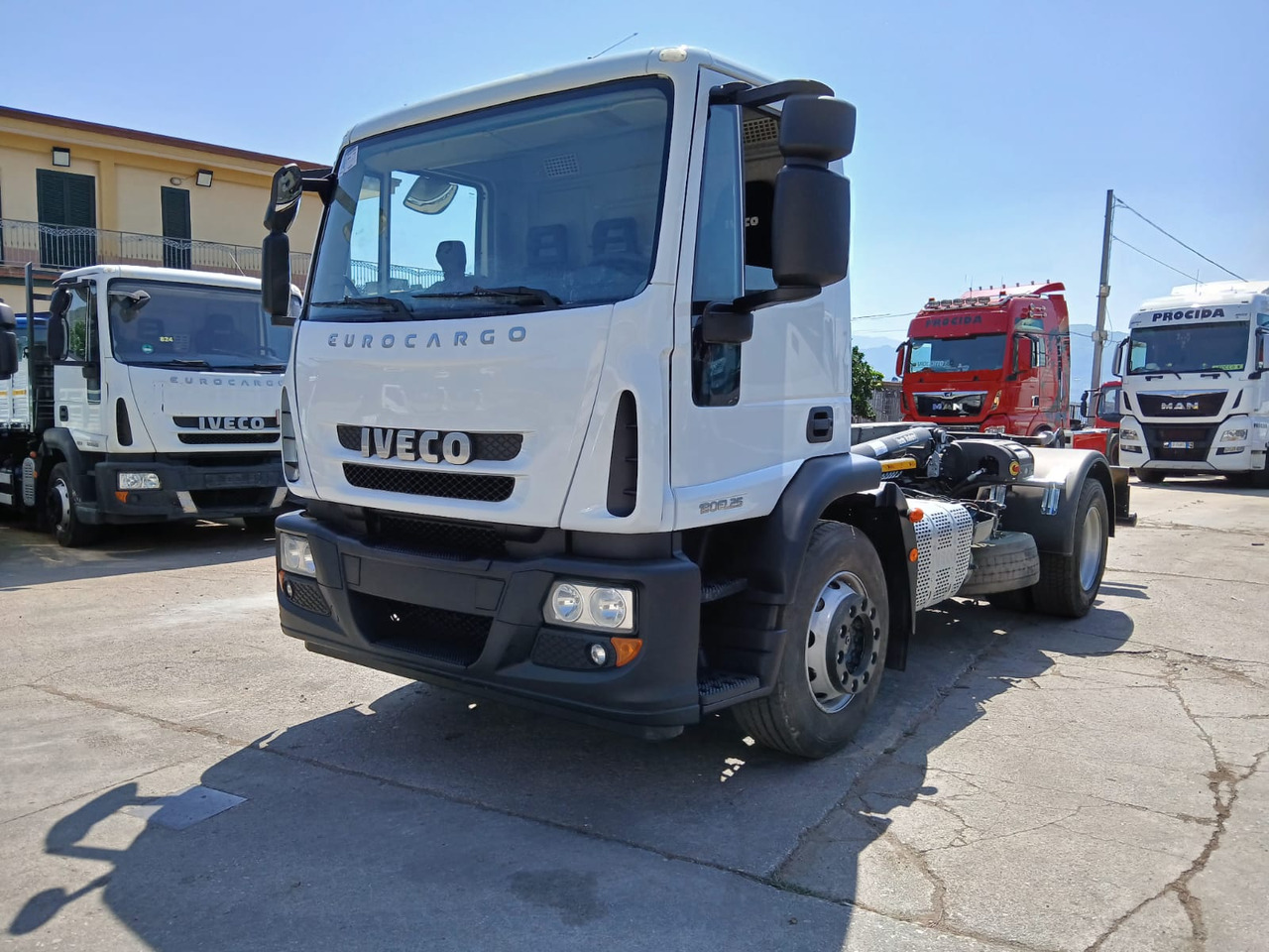 Camión multibasculante IVECO EUROCARGO 190EL25