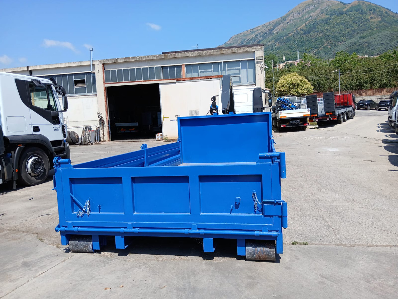 Camión multibasculante IVECO EUROCARGO 190EL25