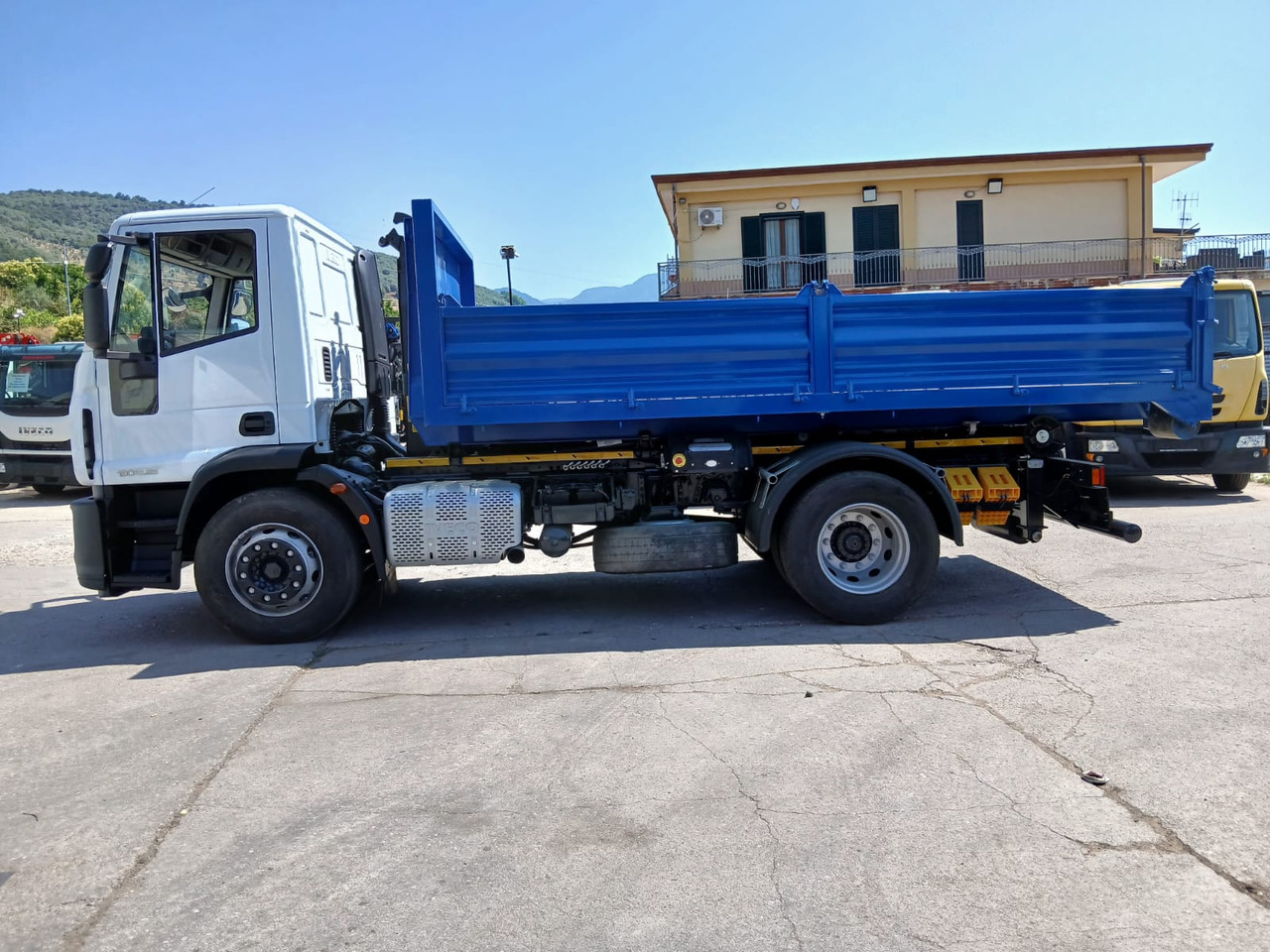 Camión multibasculante IVECO EUROCARGO 190EL25