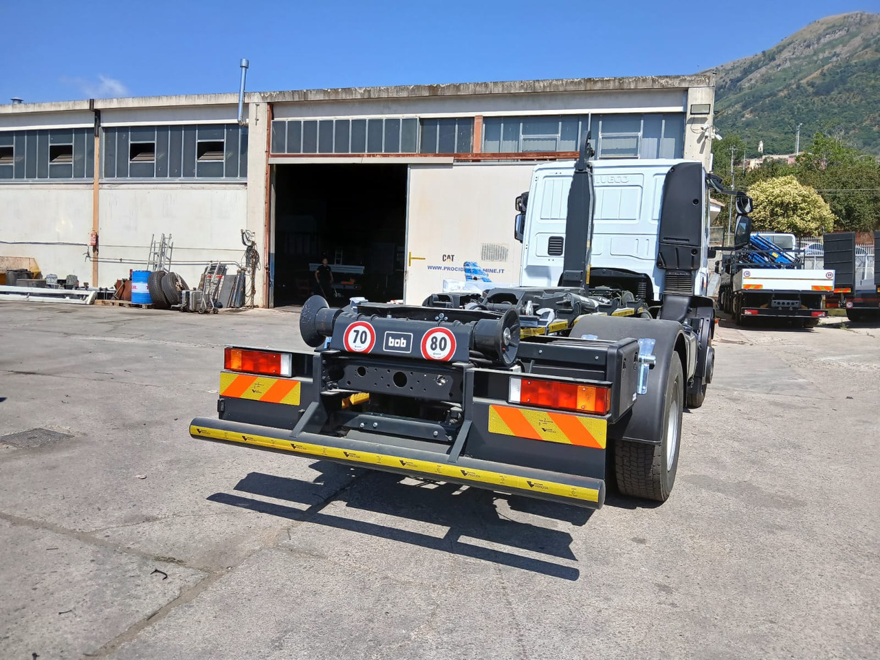 Camión multibasculante IVECO EUROCARGO 190EL25