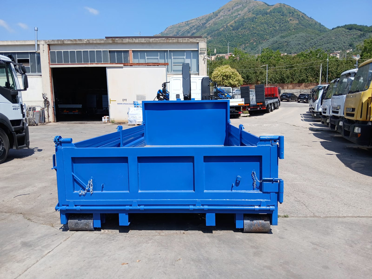 Camión multibasculante IVECO EUROCARGO 190EL25