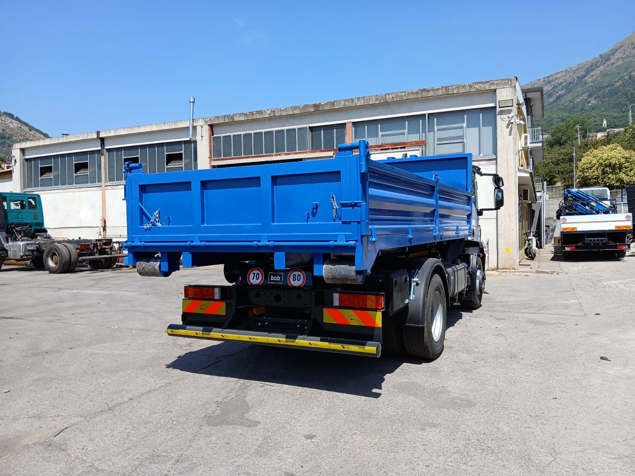 Camión multibasculante IVECO EUROCARGO 190EL25