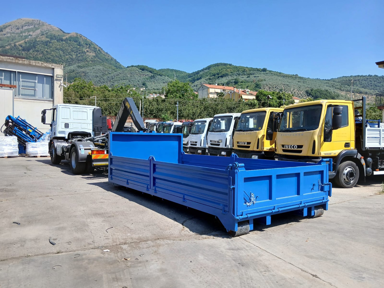 Camión multibasculante IVECO EUROCARGO 190EL25