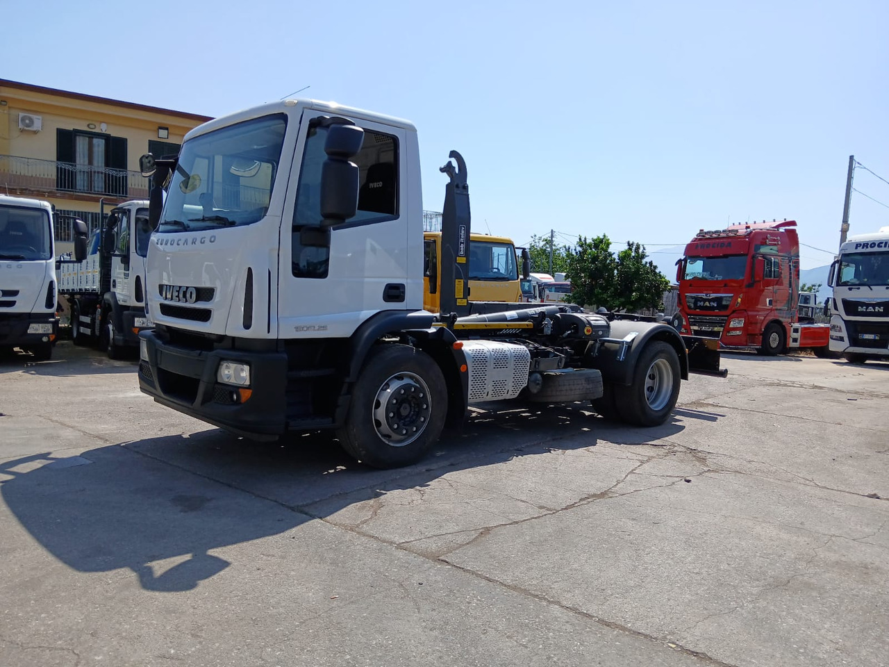 Camión multibasculante IVECO EUROCARGO 190EL25
