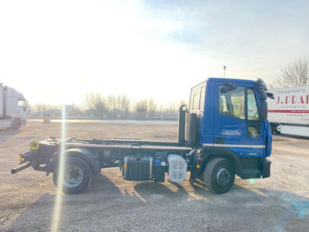 Camión multibasculante IVECO EUROCARGO 75E18 SCARRABILE