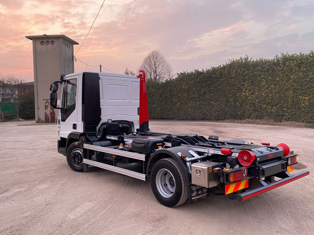 Camión multibasculante IVECO EUROCARGO 80 E18 CON IMPIANTO SCARRABILE NUO