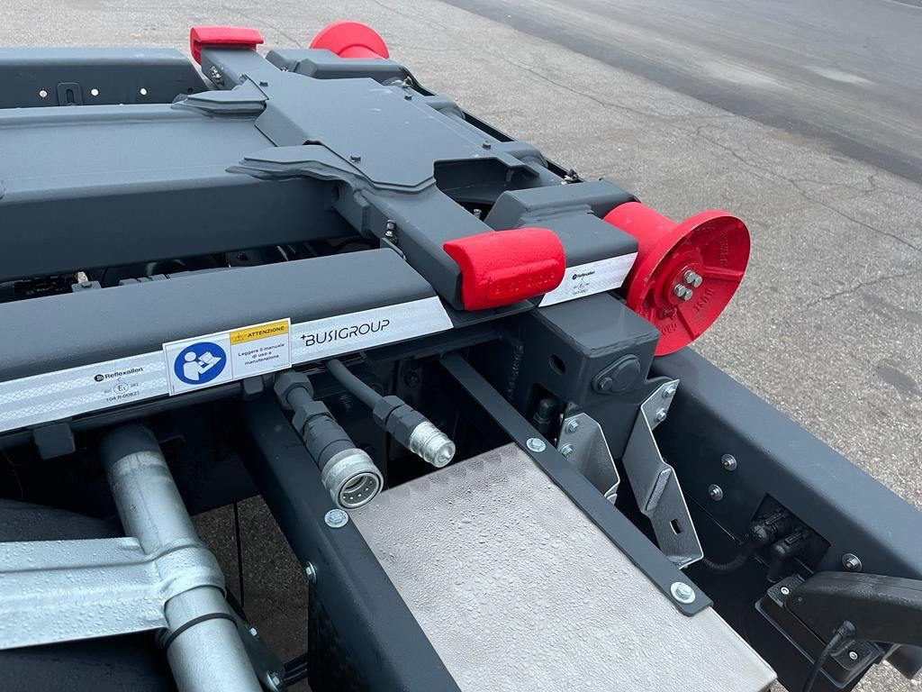 Camión multibasculante IVECO EUROCARGO 80 E18 CON IMPIANTO SCARRABILE NUO