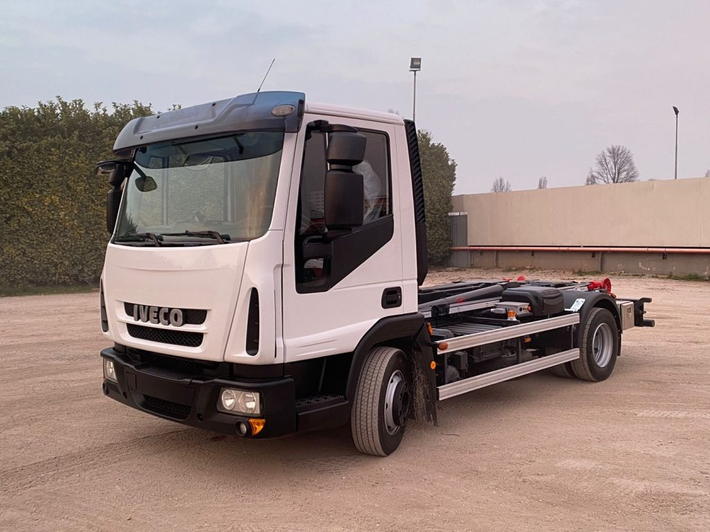 Camión multibasculante IVECO EUROCARGO 80 E18 CON IMPIANTO SCARRABILE NUO