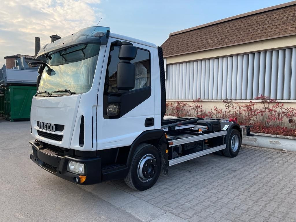 Camión multibasculante IVECO EUROCARGO 80 E18 CON IMPIANTO SCARRABILE NUO