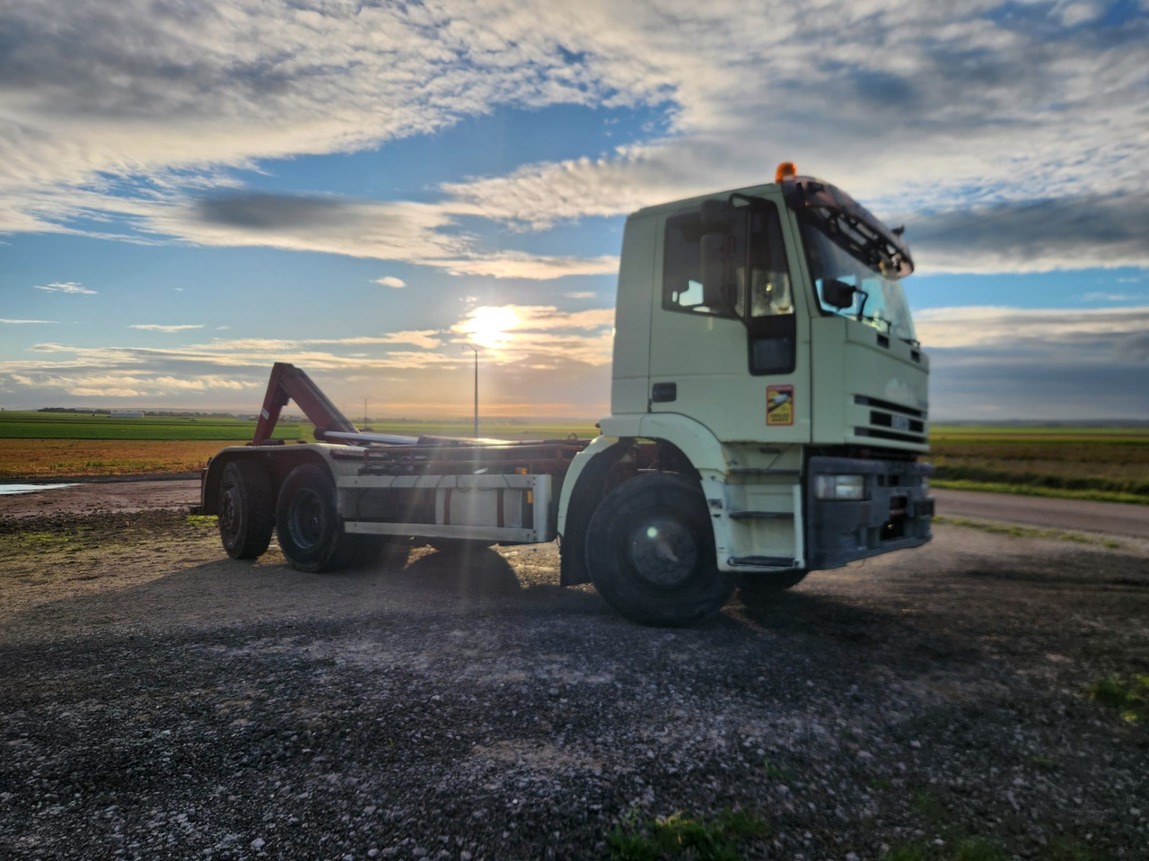 Camión multibasculante IVECO EUROTECH 260