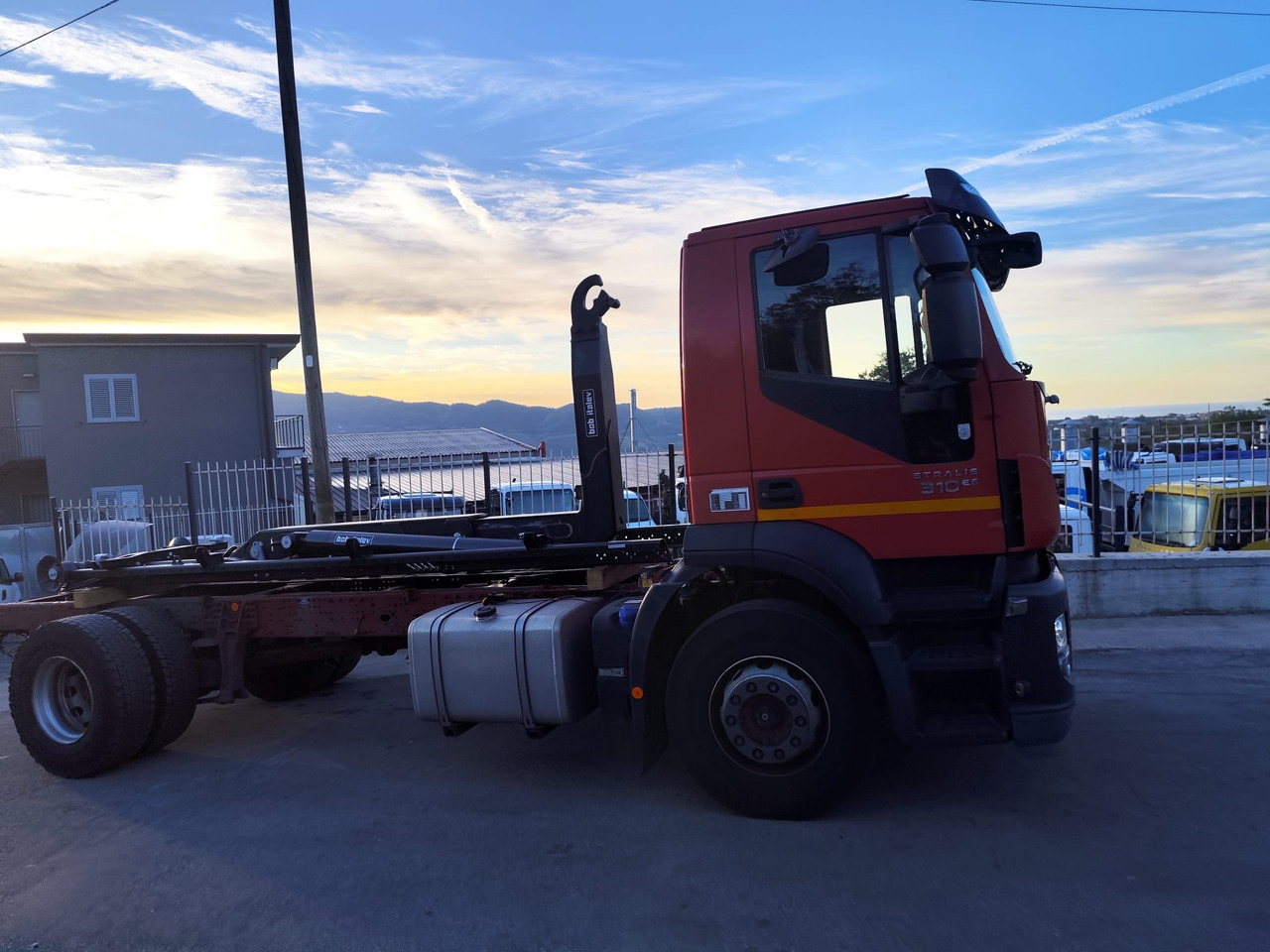 Camión multibasculante IVECO STRALIS 190S31