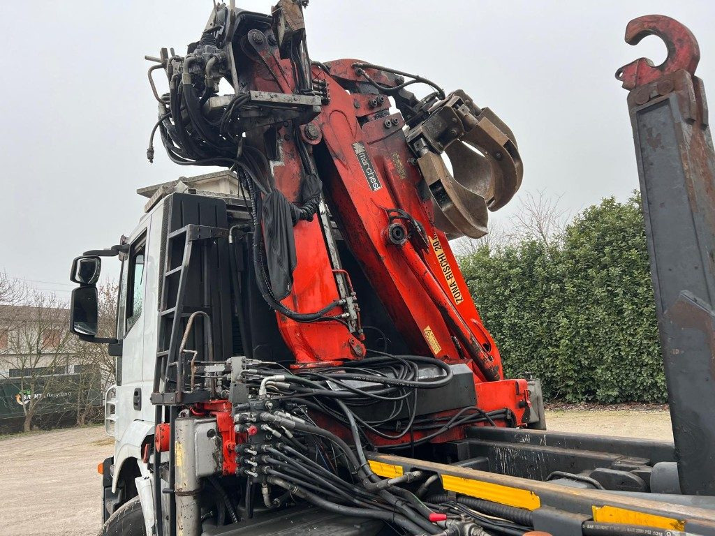 Camión multibasculante IVECO STRALIS 260S42 SCARRABILE USATO CON GRU