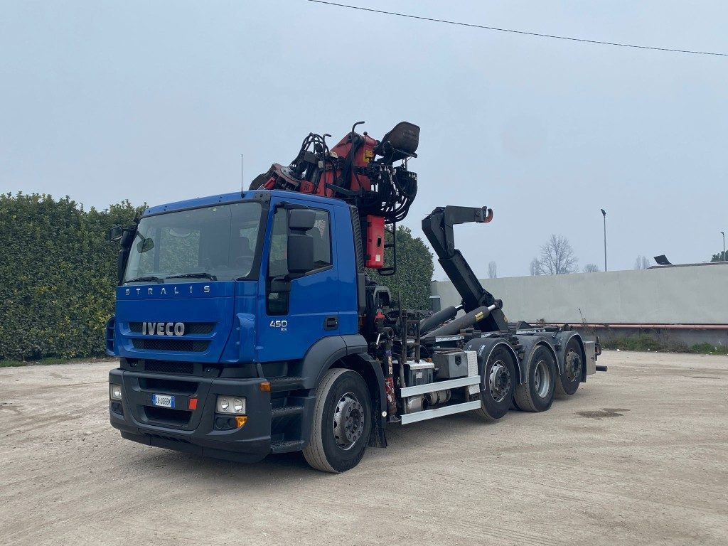 Camión multibasculante IVECO STRALIS 260.450 SCARRABILE CON GRU