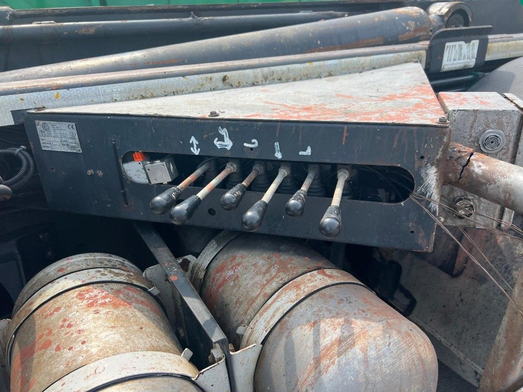 Camión multibasculante IVECO STRALIS AS260S 50Y SCARRABILE