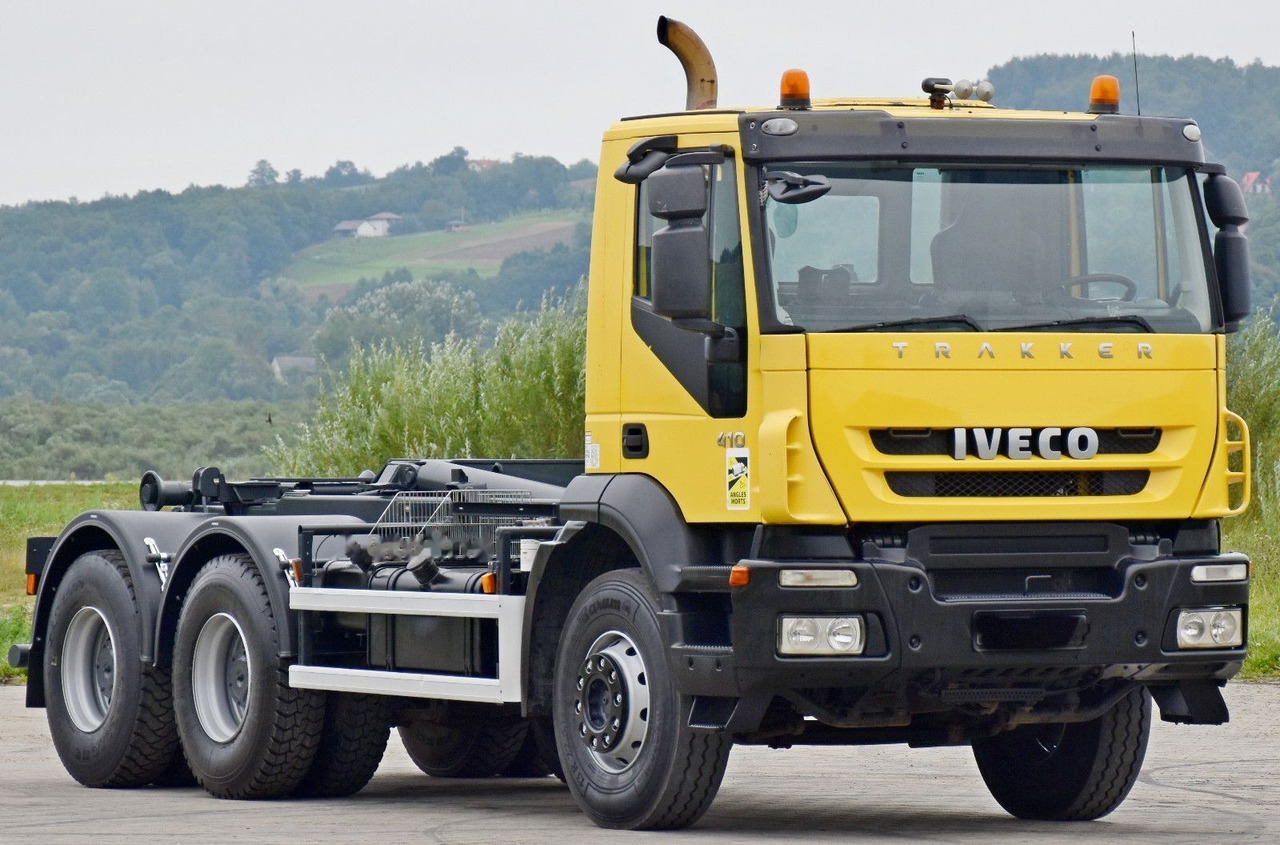 Camión multibasculante IVECO TRAKKER 410