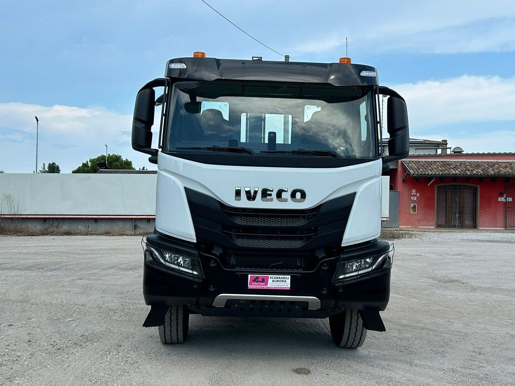 Camión multibasculante IVECO TRAKKER T-WAY AD380T NUOVO SCARRABILE
