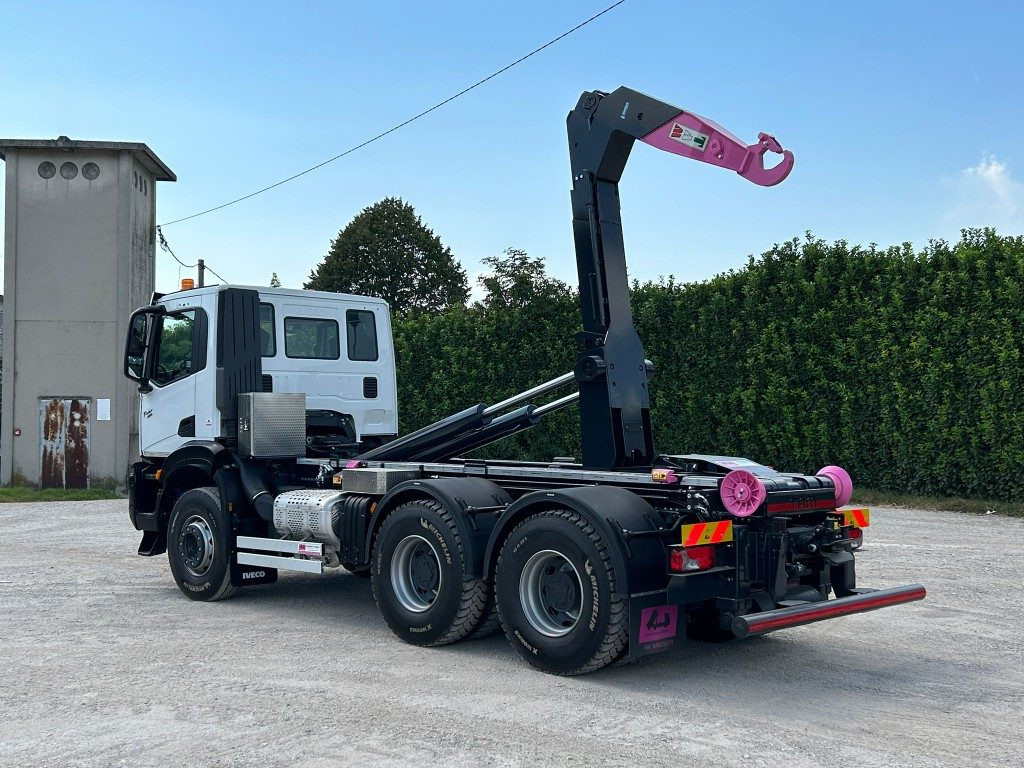 Camión multibasculante IVECO TRAKKER T-WAY AD380T NUOVO SCARRABILE
