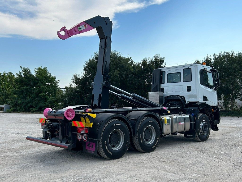 Camión multibasculante IVECO TRAKKER T-WAY AD380T NUOVO SCARRABILE