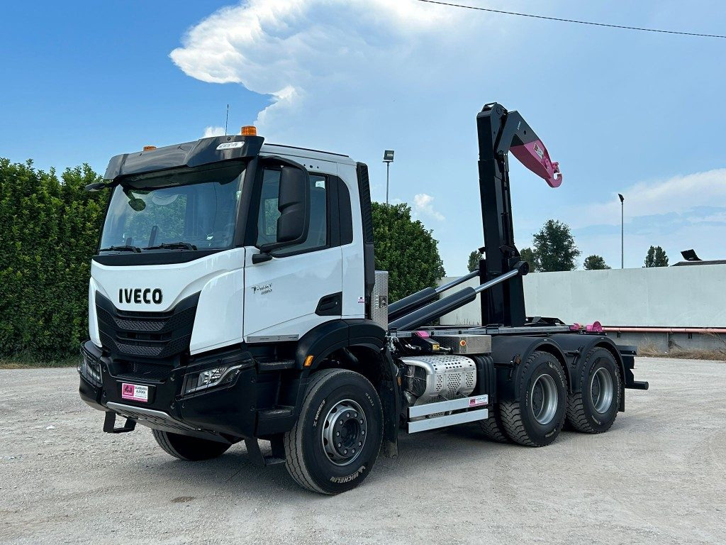 Camión multibasculante IVECO TRAKKER T-WAY AD380T NUOVO SCARRABILE