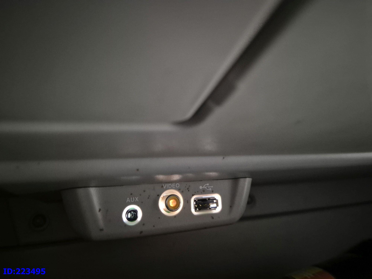 Camión multibasculante IVECO Trakker AT350 8x4 -Full steel - Steering axle