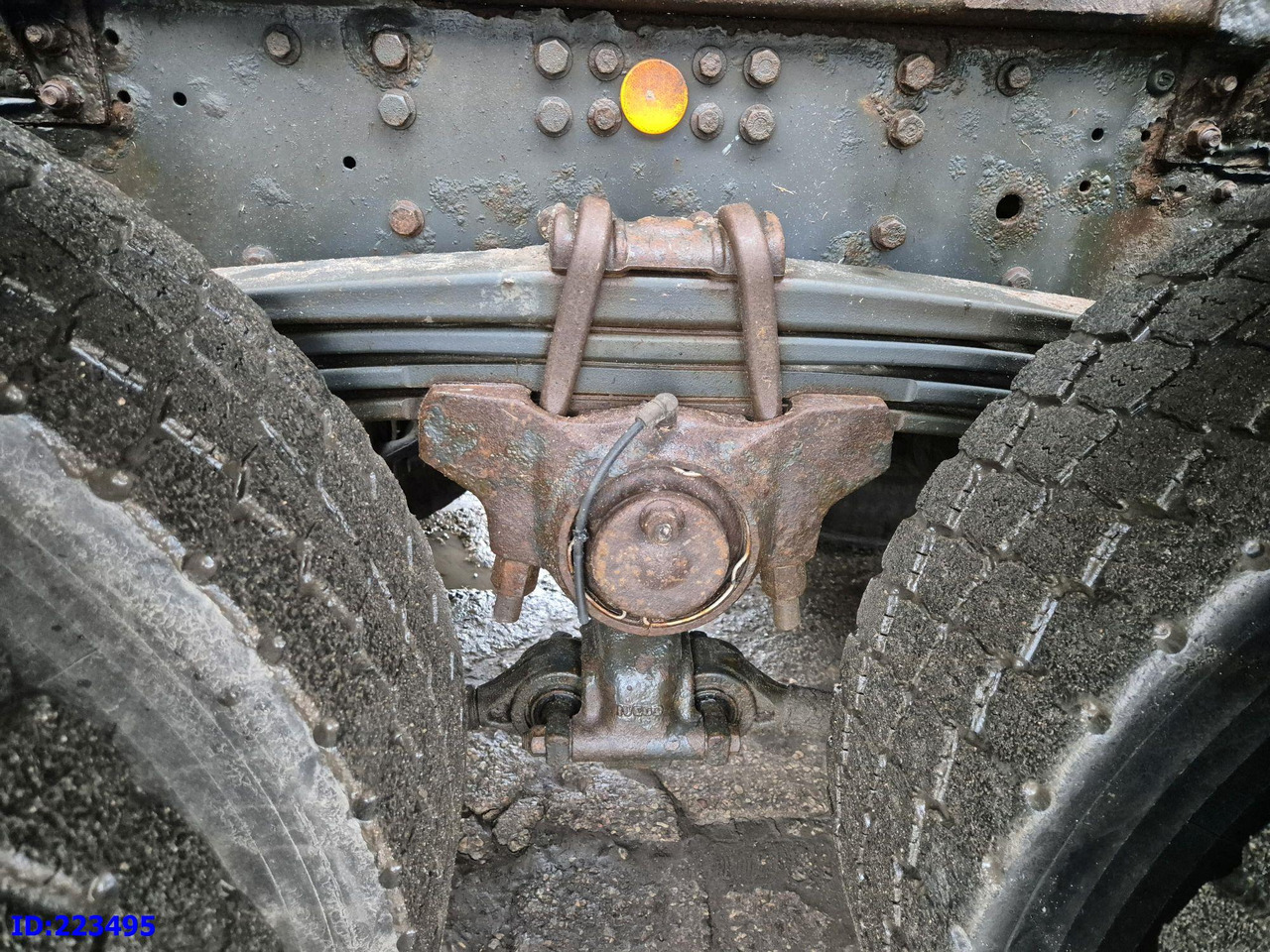 Camión multibasculante IVECO Trakker AT350 8x4 -Full steel - Steering axle