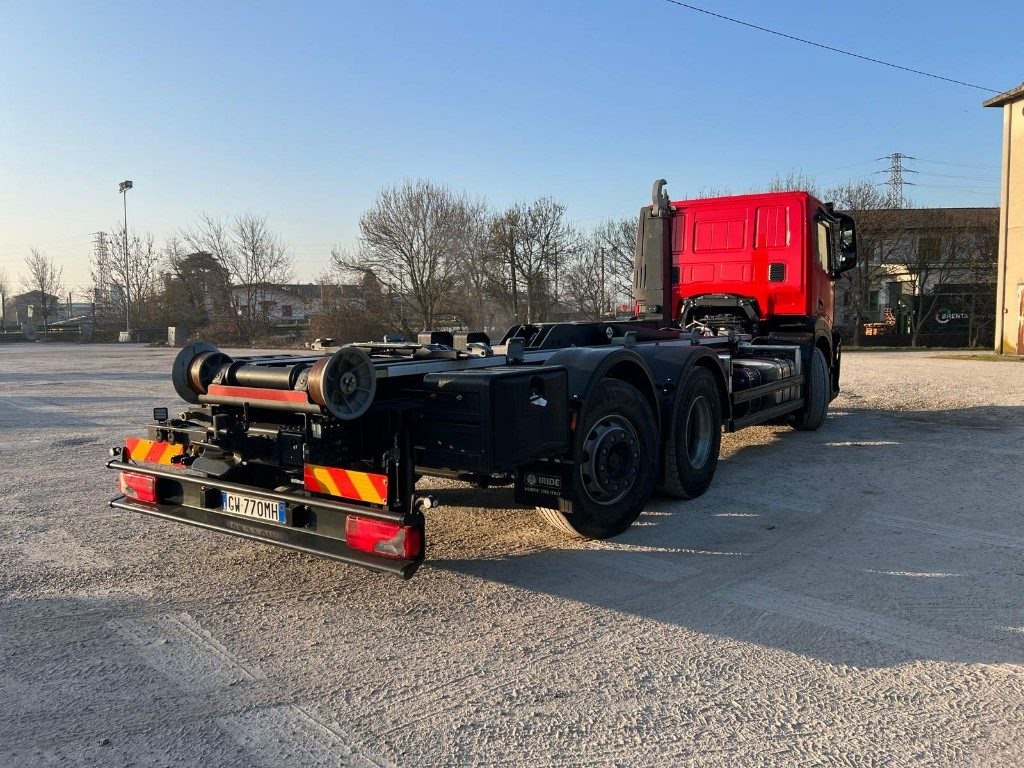 Camión multibasculante IVECO X-WAY AD260 NUOVO TARGATO SCARRABILE
