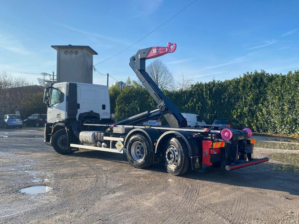 Camión multibasculante IVECO X-WAY AD280X48 NUOVO SCARRABILE PASSO 4500