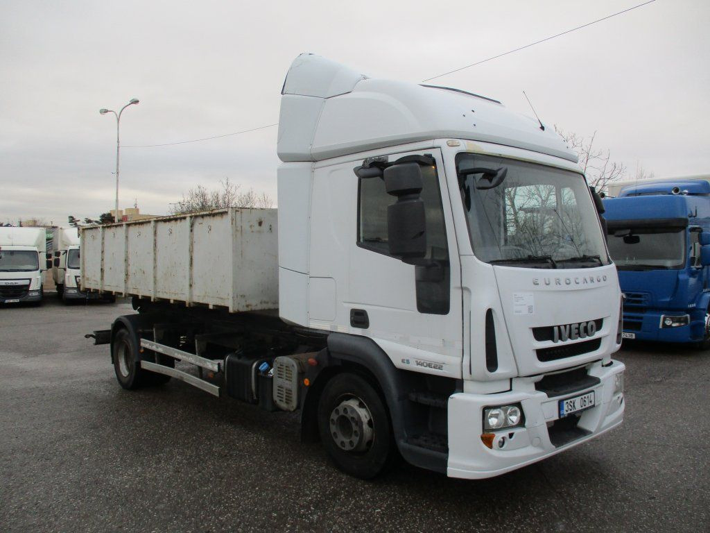 Camión multibasculante Iveco Eurocargo 140E22