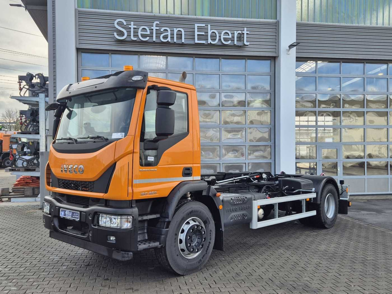 Camión multibasculante Iveco ML180E32/P HIAB ULT14S51 AHK Standheizung