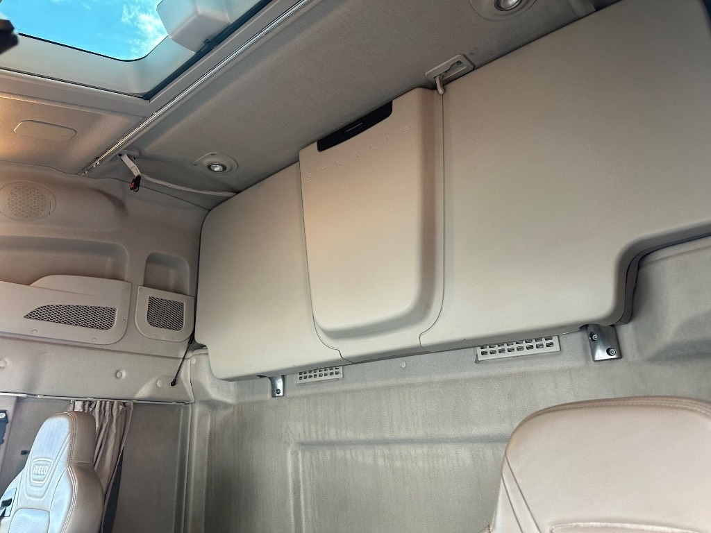 Camión multibasculante Iveco Stralis 8x4*4