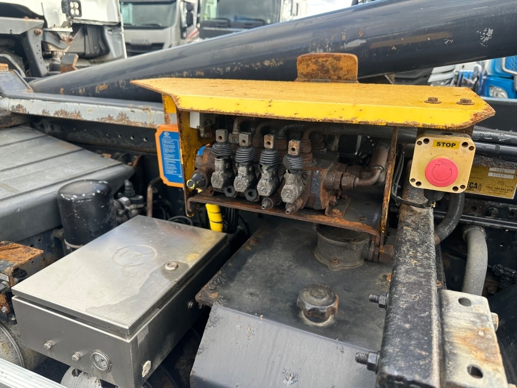 Camión multibasculante Iveco Stralis 8x4*4