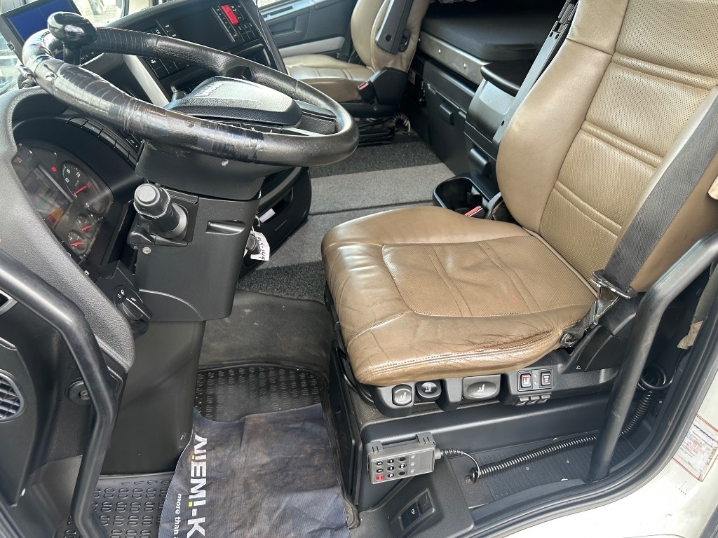 Camión multibasculante Iveco Stralis 8x4*4