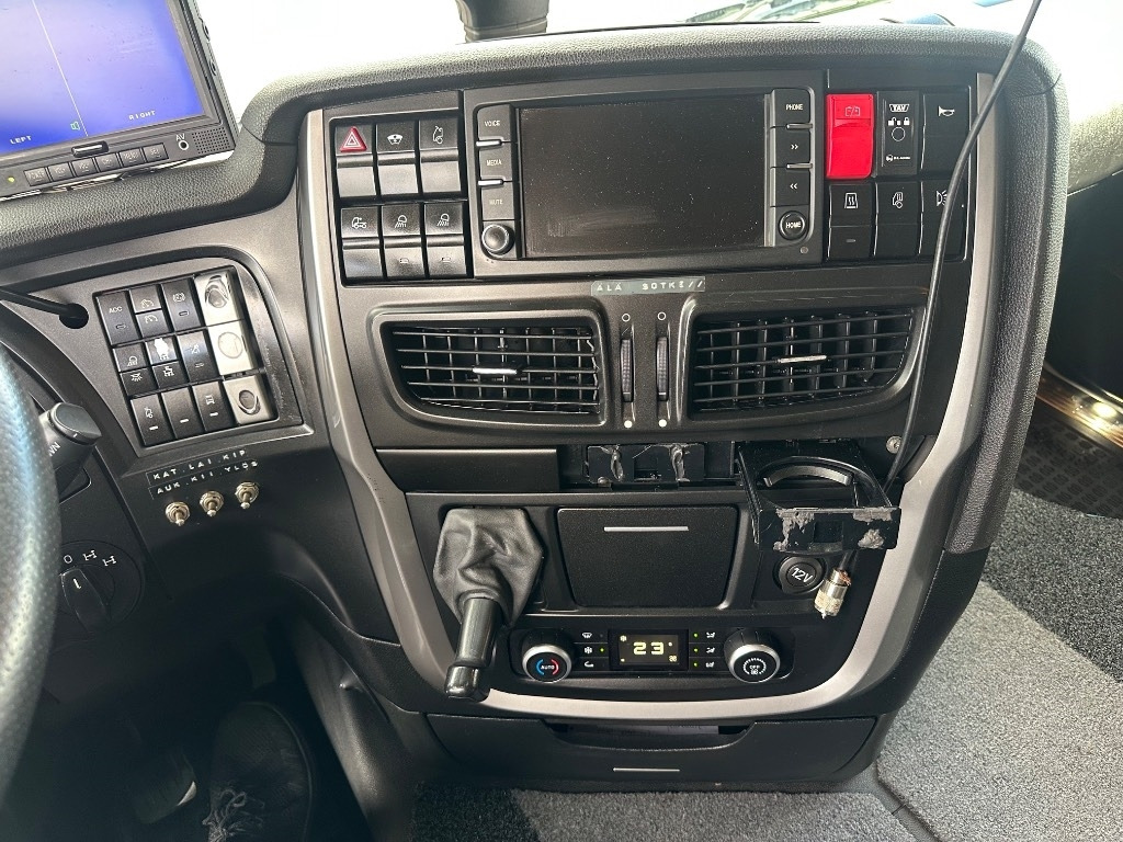 Camión multibasculante Iveco Stralis 8x4*4