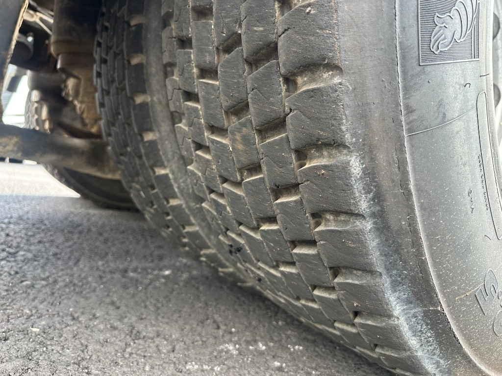 Camión multibasculante Iveco Stralis 8x4*4