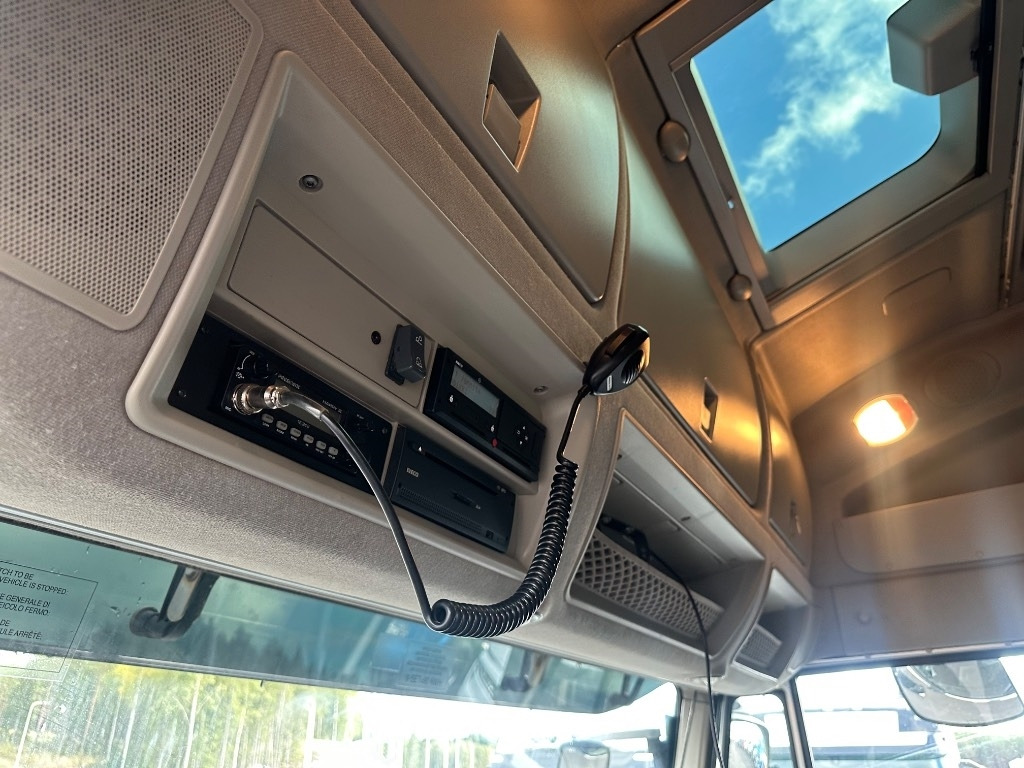 Camión multibasculante Iveco Stralis 8x4*4