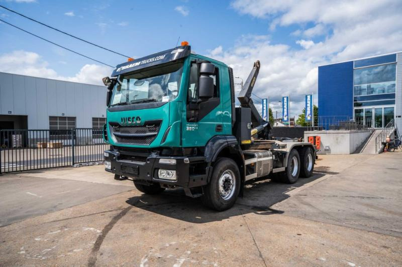 Camión multibasculante Iveco TRAKKER 360-6x4-PALFINGER