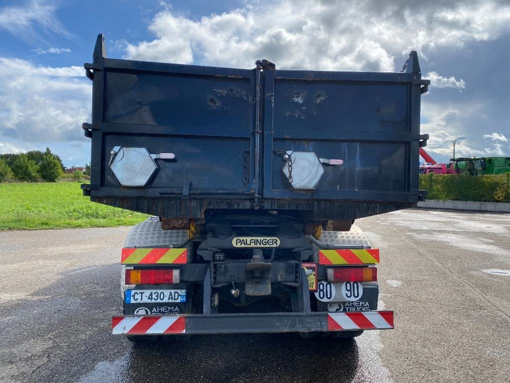 Camión multibasculante Iveco TRAKKER 410/EEV -PALFINGER PK13001-T18 endommagé