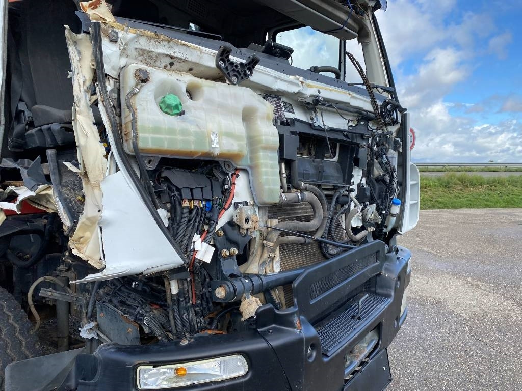 Camión multibasculante Iveco TRAKKER 410/EEV -PALFINGER PK13001-T18 endommagé