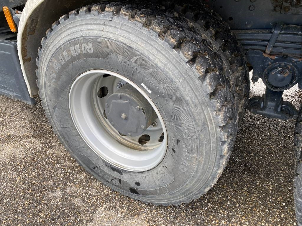 Camión multibasculante Iveco TRAKKER 410/EEV -PALFINGER PK13001-T18 endommagé